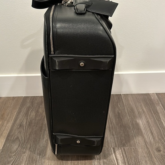 Louis Vuitton Carry On Suitcase - Picture 3 of 16
